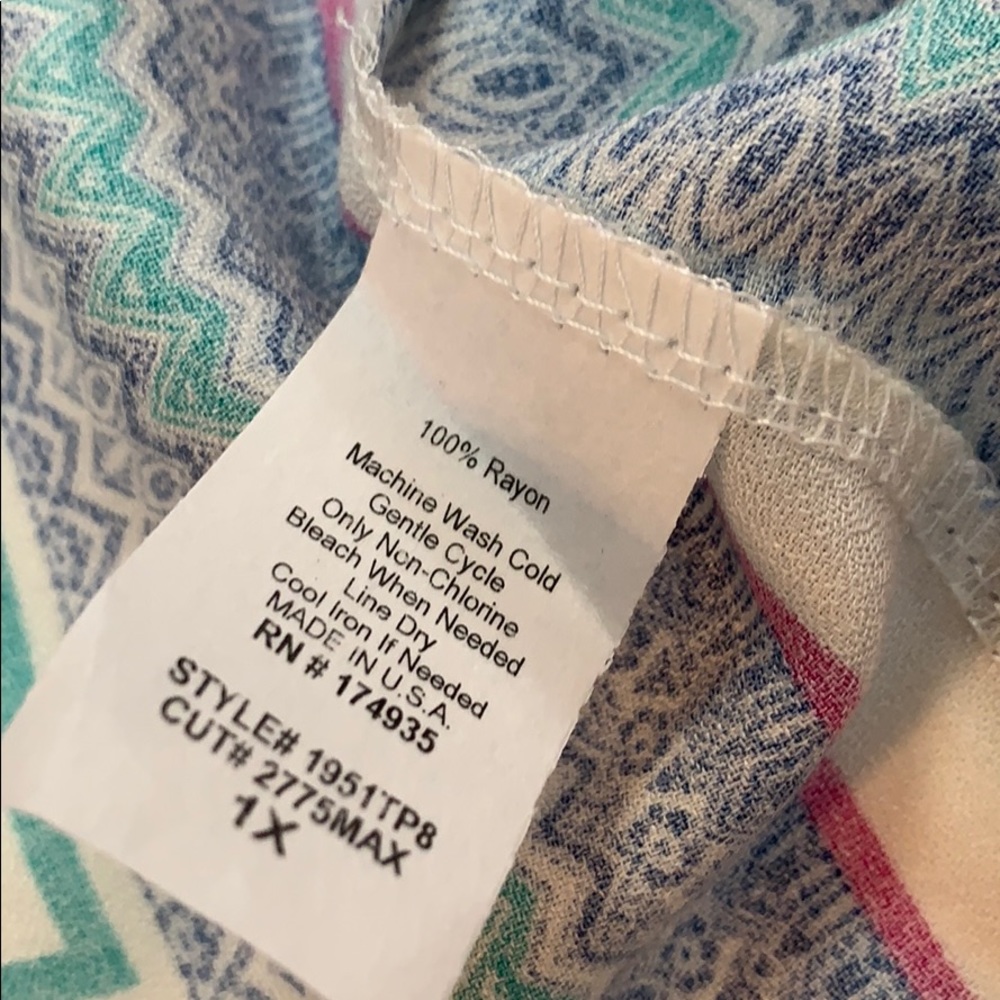 BOGO FREE Renee C. Boho Circle Print V-neck Top - Picture 7 of 7